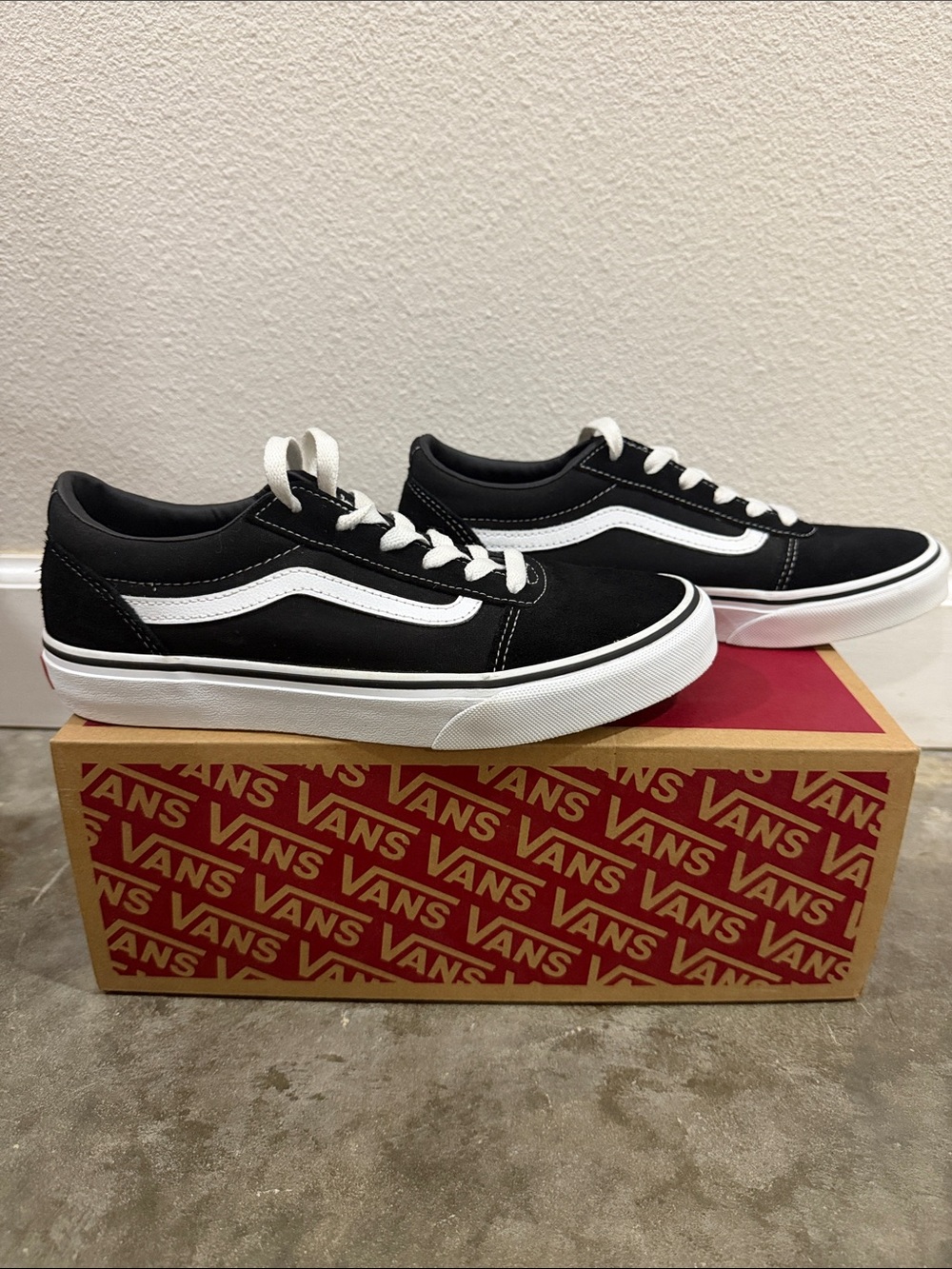 Vans Old Skool- Youth 5.5 (Men’s 5.5 / Women’s 7) - Picture 3 of 8